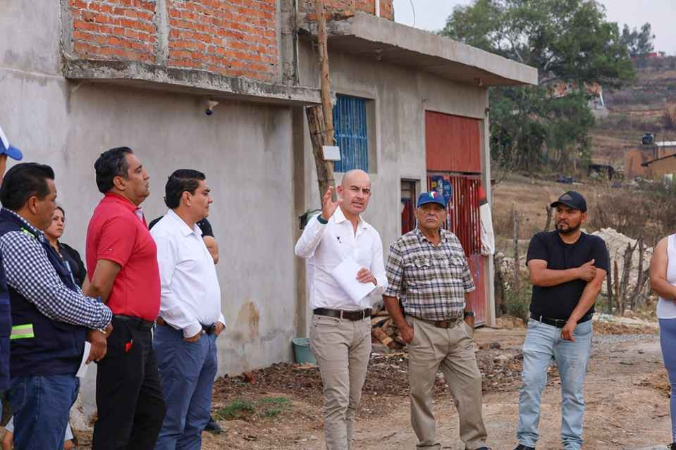 Vecinos de El Durazno son atendidos por Adolfo Torres Vecinos de El Durazno son atendidos por Adolfo Torres