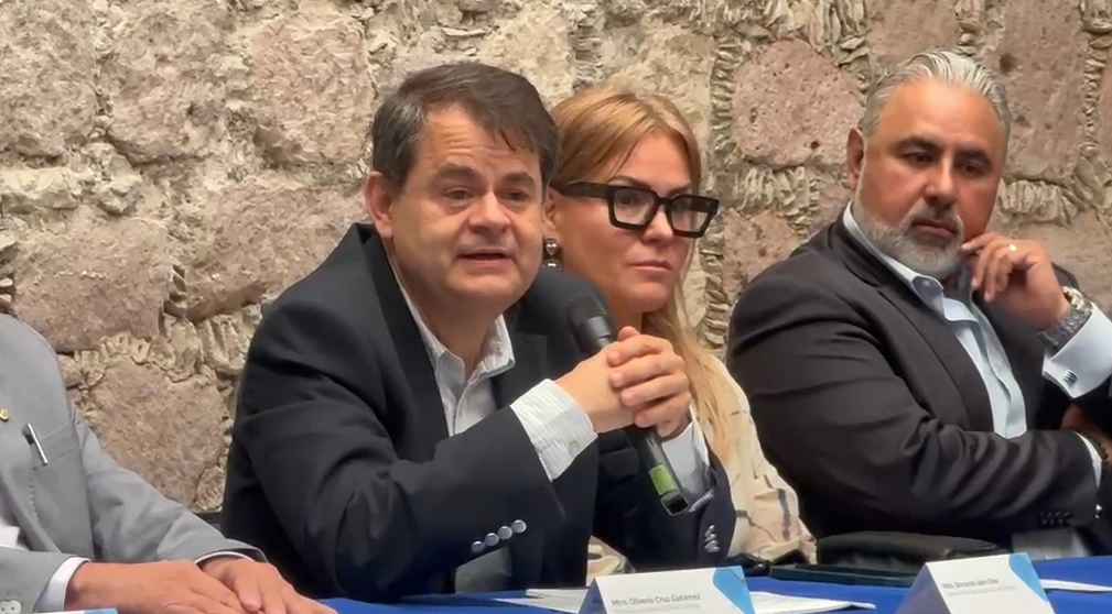 Ciudadanos, especialistas y empresarios presentan iniciativa para impedir que “improvisados” dirijan policías municipales en Michoacán Ciudadanos, especialistas y empresarios presentan iniciativa para impedir que “improvisados” dirijan policías municipales en Michoacán
