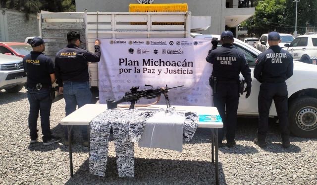 Aseguran a 2 hombres con droga, cartuchos y arma calibre .50 Aseguran a 2 hombres con droga, cartuchos y arma calibre .50