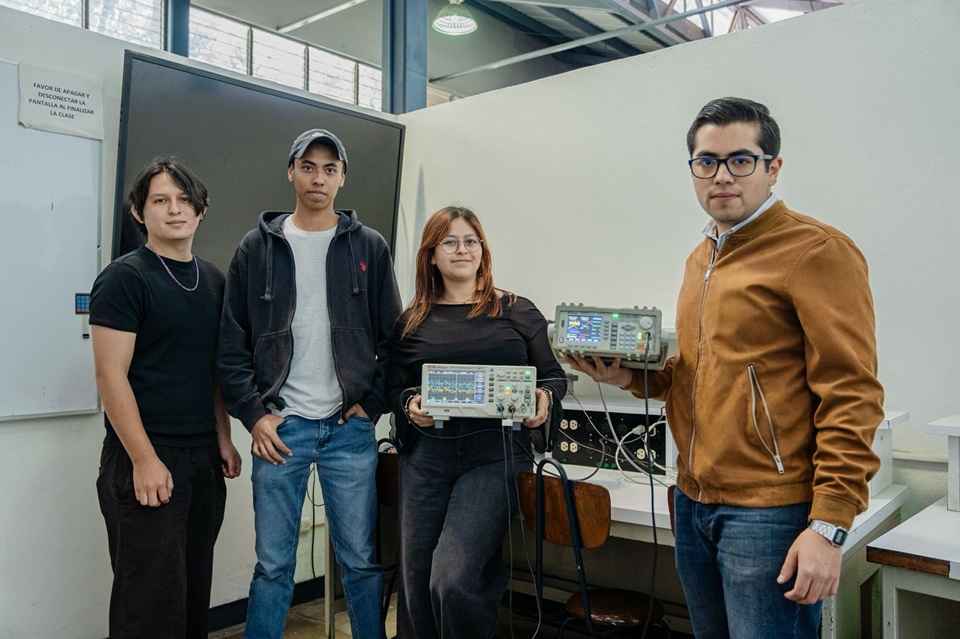 Pertinencia y calidad educativa sellos de la Licenciatura en Ingeniería Electrónica de la UMSNH Pertinencia y calidad educativa sellos de la Licenciatura en Ingeniería Electrónica de la UMSNH