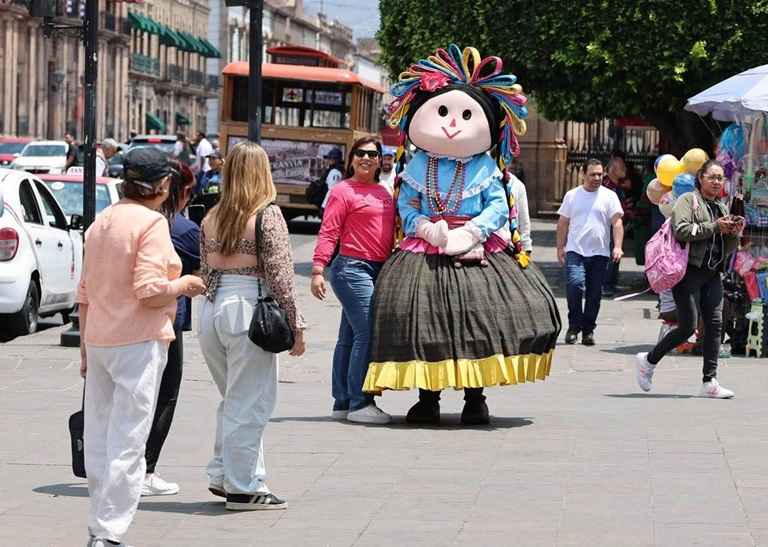 Turistas y visitantes disfrutan de la Semana Santa en Morelia Turistas y visitantes disfrutan de la Semana Santa en Morelia