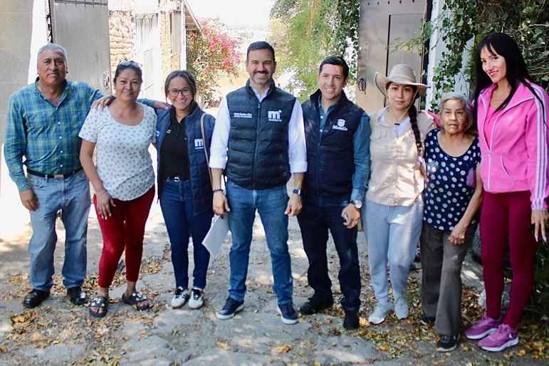 Yankel Benítez Silva supervisa obra con vecinos de Tenencia Morelos Yankel Benítez Silva supervisa obra con vecinos de Tenencia Morelos