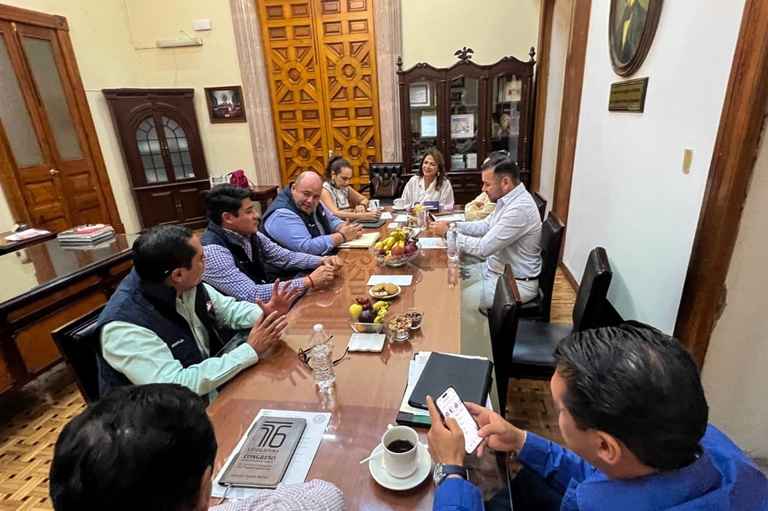 Recibe JUCOPO iniciativa ciudadana por parte de la CMIC Recibe JUCOPO iniciativa ciudadana por parte de la CMIC