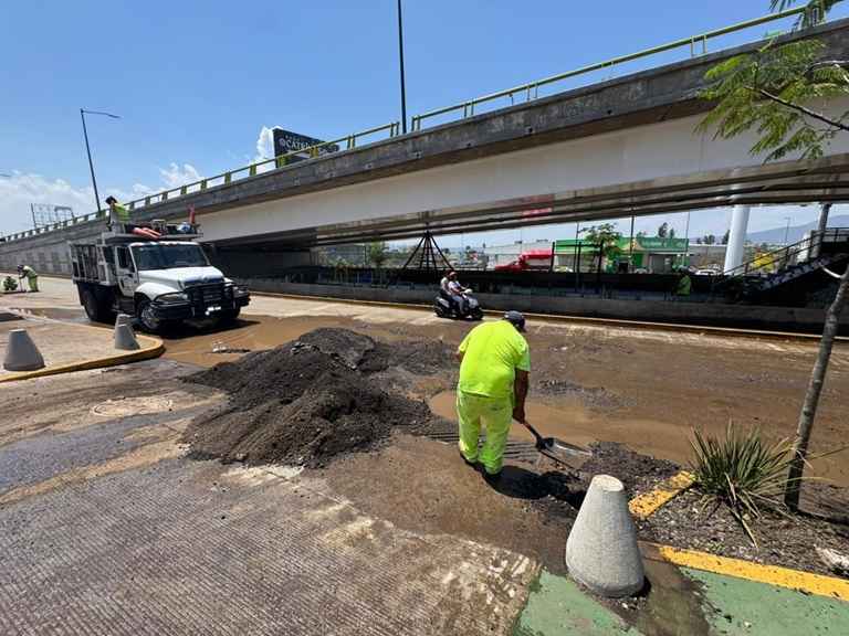 SCOP ha retirado más de 29 metros cúbicos de azolve en Paso Catrinas SCOP ha retirado más de 29 metros cúbicos de azolve en Paso Catrinas