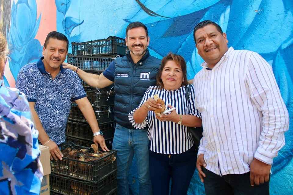 Yankel Benítez lleva programa de entrega de pollitas a Santa María de Guido Yankel Benítez lleva programa de entrega de pollitas a Santa María de Guido