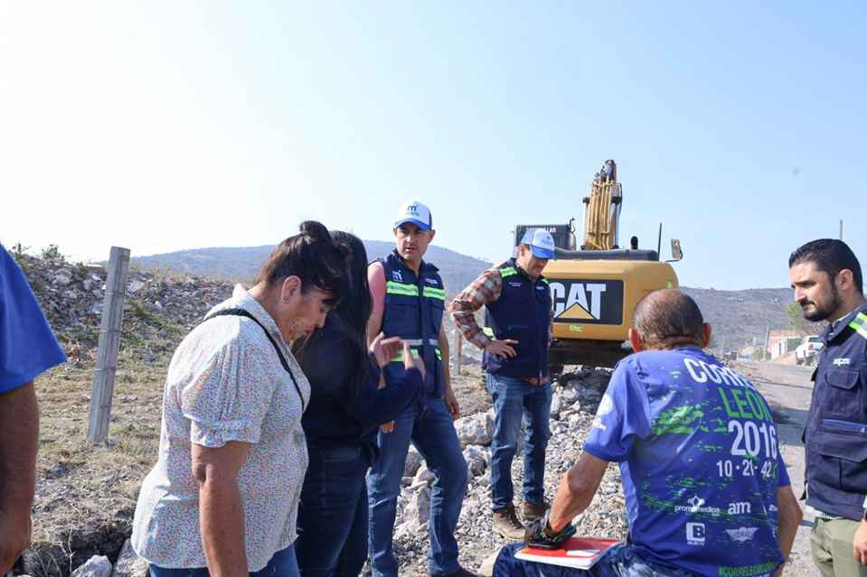 Adolfo Torres realizó recorrido en territorio con vecinos de la zona Norte de Morelia Adolfo Torres realizó recorrido en territorio con vecinos de la zona Norte de Morelia