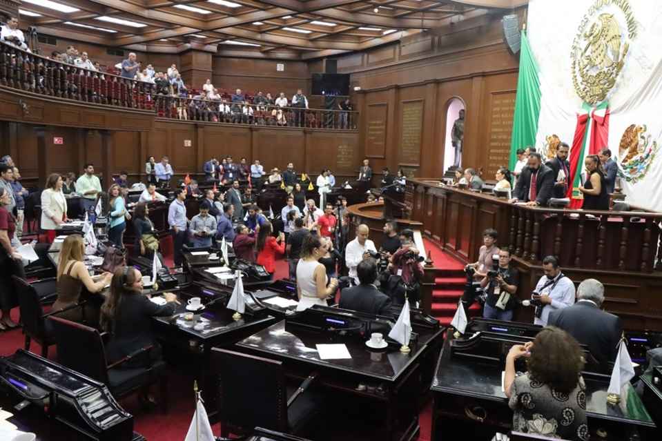 Congreso del Estado prohíbe a escuelas condicionar adquisición de uniformes, útiles o materiales educativos Congreso del Estado prohíbe a escuelas condicionar adquisición de uniformes, útiles o materiales educativos