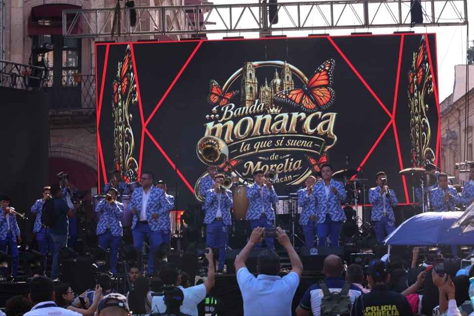 Banda Monarca enciende el arranque del concierto de aniversario de Morelia Banda Monarca enciende el arranque del concierto de aniversario de Morelia