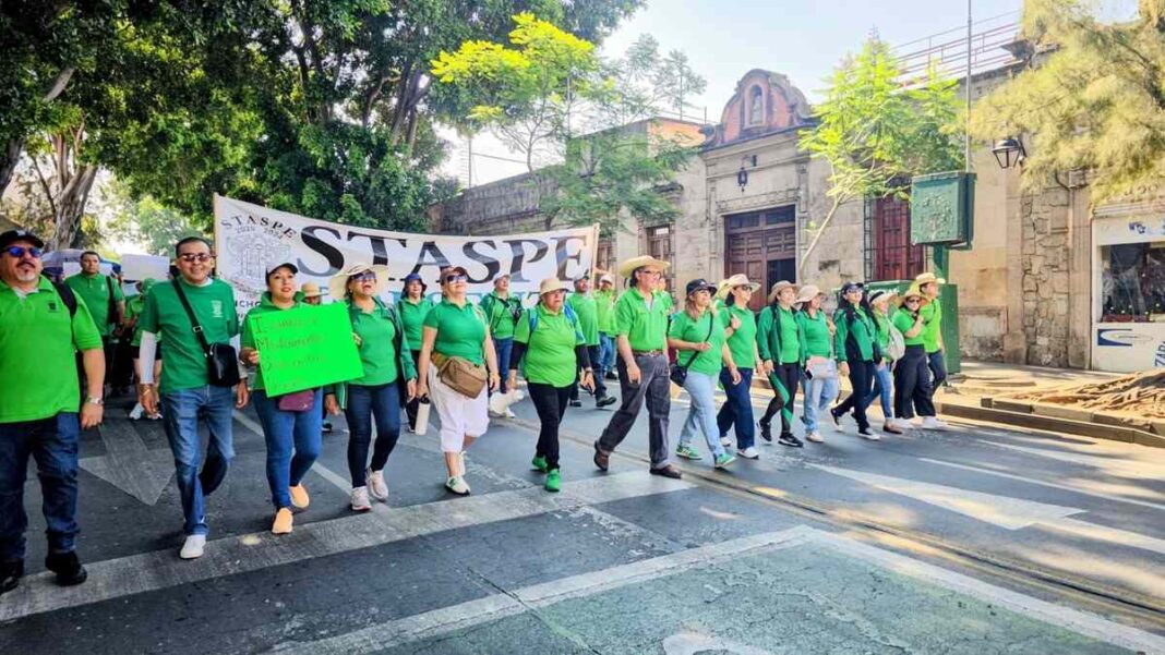 STASPE marcha en Morelia por falta de medicamentos, especialistas y cirugías en el IMSS STASPE marcha en Morelia por falta de medicamentos, especialistas y cirugías en el IMSS