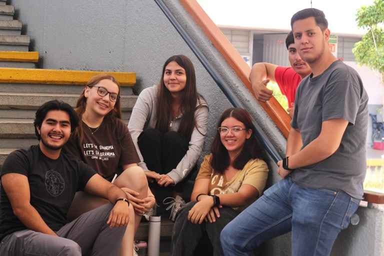UMSNH se adapta a tus necesidades, ofertando licenciaturas en modalidad presencial, abierta y en línea UMSNH se adapta a tus necesidades, ofertando licenciaturas en modalidad presencial, abierta y en línea