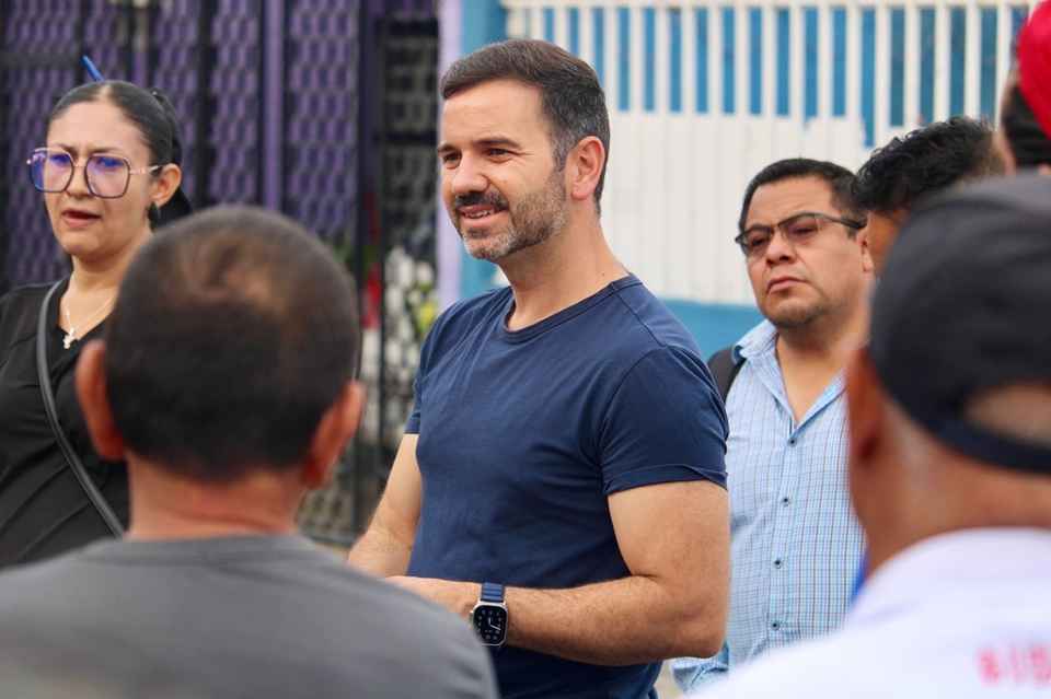 Yankel Benítez lleva atención directa a la colonia Precursores de la Revolución Yankel Benítez lleva atención directa a la colonia Precursores de la Revolución