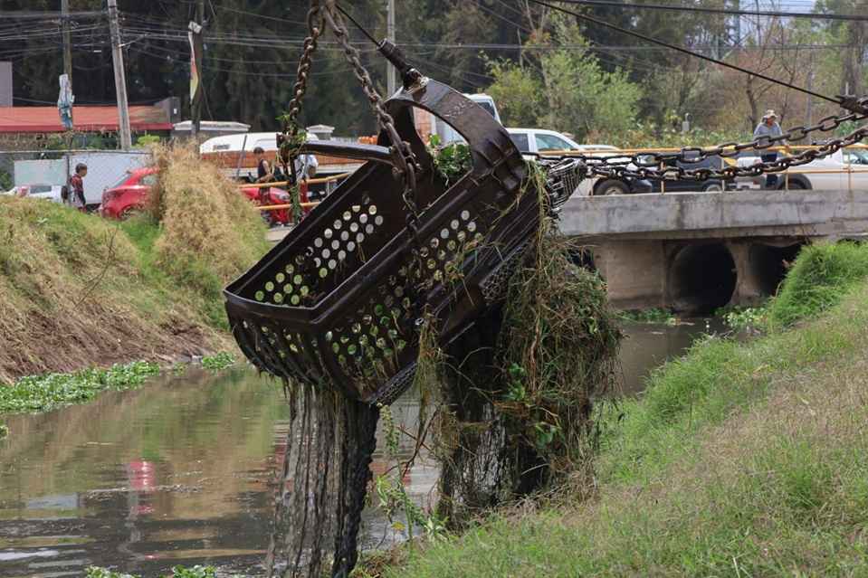 Adolfo Torres supervisa limpieza de ríos y drenes para prevenir inundaciones en Morelia Adolfo Torres supervisa limpieza de ríos y drenes para prevenir inundaciones en Morelia