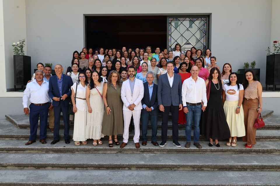 Alfonso Martínez Alcázar felicita a madres trabajadoras del Sindicato de Limpia y del Ooapas Alfonso Martínez Alcázar felicita a madres trabajadoras del Sindicato de Limpia y del Ooapas