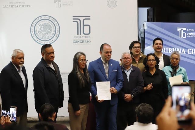 Recibe presidente del Congreso del Estado iniciativa ciudadana para creación de Instituto Michoacano para Fortalecer a la Familia Recibe presidente del Congreso del Estado iniciativa ciudadana para creación de Instituto Michoacano para Fortalecer a la Familia