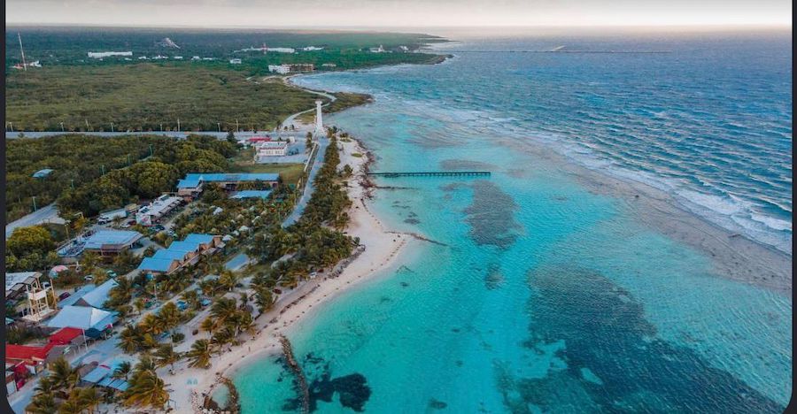 *Ultima Hora Semarnat frena megaproyecto de Royal Caribbean en Mahahual tras presión social *Ultima Hora Semarnat frena megaproyecto de Royal Caribbean en Mahahual tras presión social