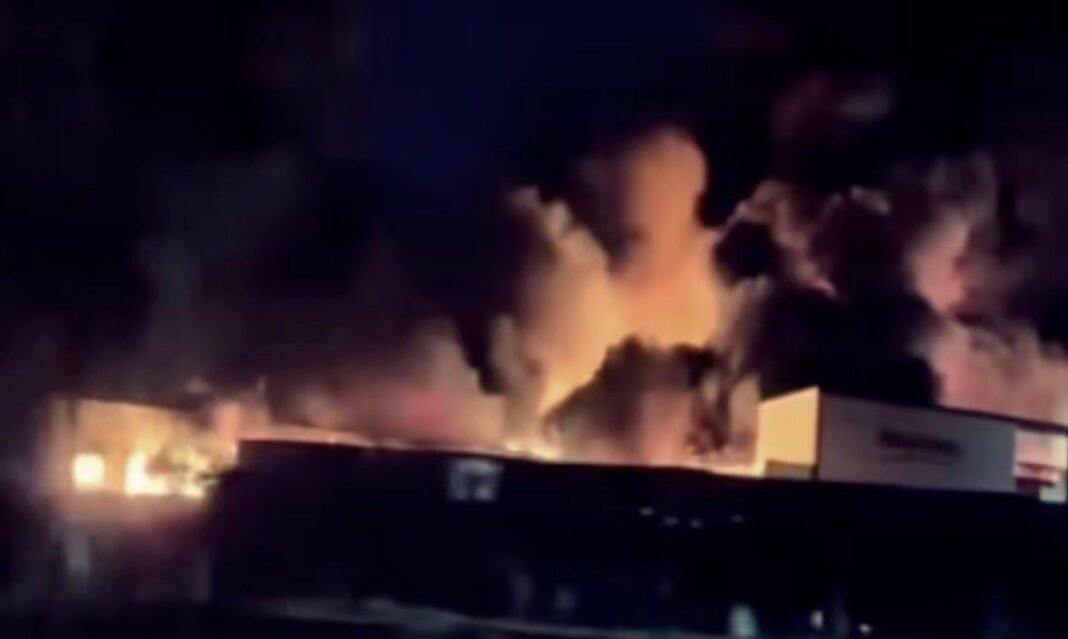 Controlan fuerte incendio en planta de Bachoco en Lagos de Moreno; se reportan tres lesionados Controlan fuerte incendio en planta de Bachoco en Lagos de Moreno; se reportan tres lesionados