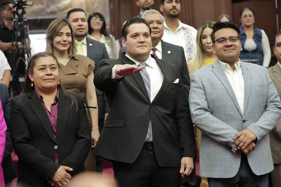 César Osuna Belmonte rinde protesta como diputado local César Osuna Belmonte rinde protesta como diputado local