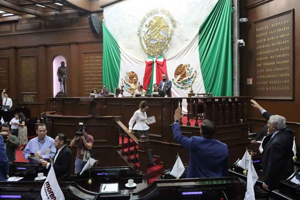 Reforma 76 Legislatura Decreto 404 en materia de delimitación territorial entre Morelia y Charo Reforma 76 Legislatura Decreto 404 en materia de delimitación territorial entre Morelia y Charo