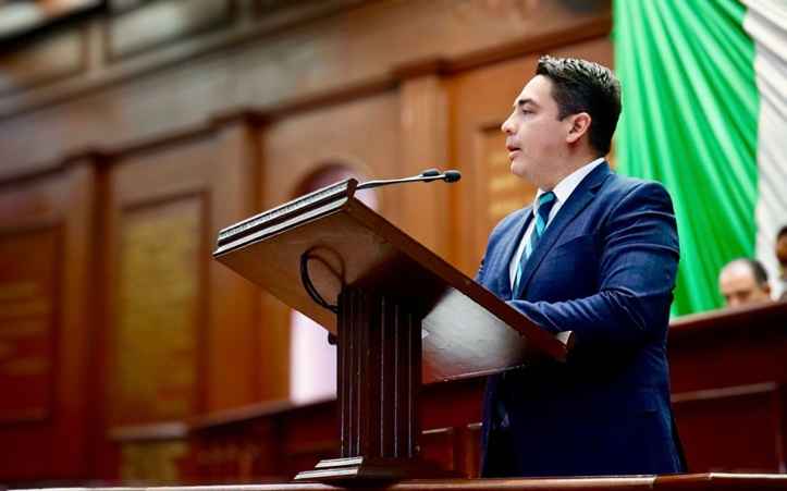 Iván Vera presenta iniciativa para proteger derechos de niñas y niños con padres privados de la libertad Iván Vera presenta iniciativa para proteger derechos de niñas y niños con padres privados de la libertad