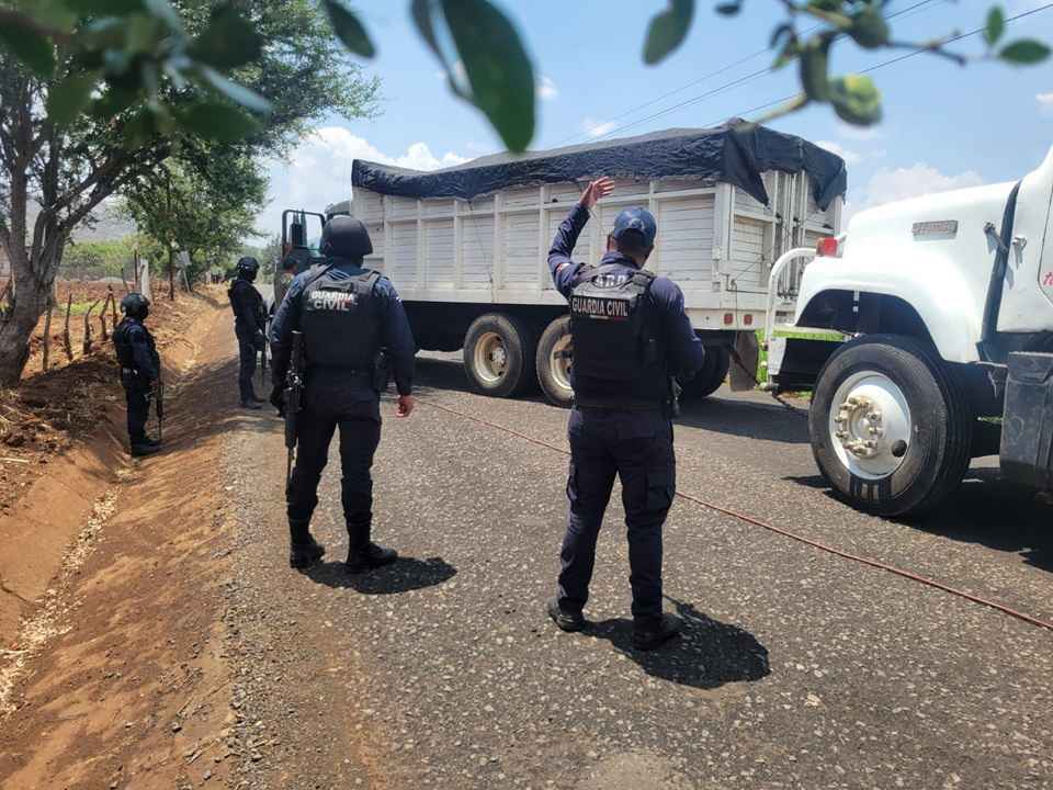 Restablecen libre tránsito tras bloqueo carretero en Cotija Restablecen libre tránsito tras bloqueo carretero en Cotija