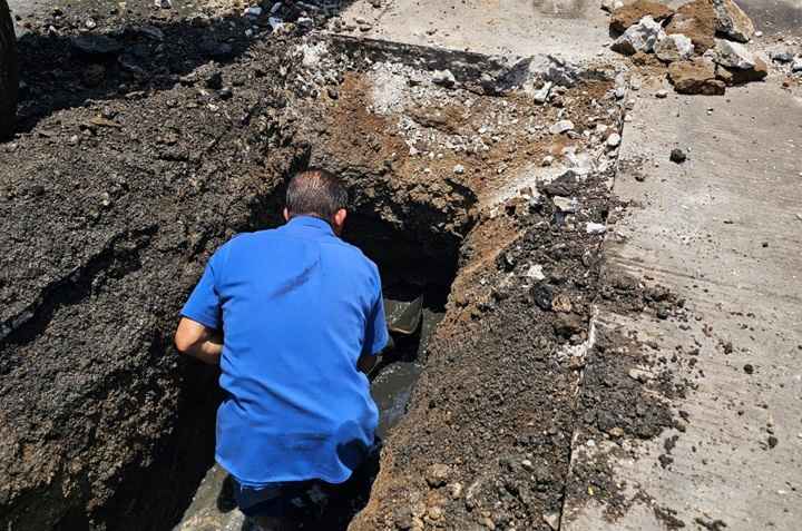 Adolfo Torres coordina trabajos de rehabilitación sanitaria en boulevard de Las Primaveras Adolfo Torres coordina trabajos de rehabilitación sanitaria en boulevard de Las Primaveras