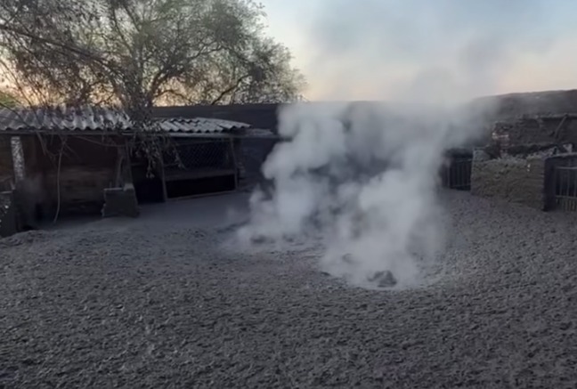 Brote de géiser en Michoacán provoca evacuaciones y suspensión de clases Brote de géiser en Michoacán provoca evacuaciones y suspensión de clases