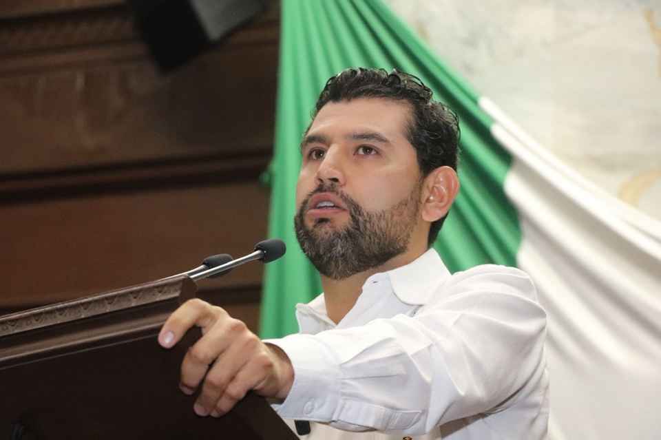 Octavio Ocampo plantea licencias parentales y sistemas de cuidados para madres trabajadoras de Michoacán Octavio Ocampo plantea licencias parentales y sistemas de cuidados para madres trabajadoras de Michoacán