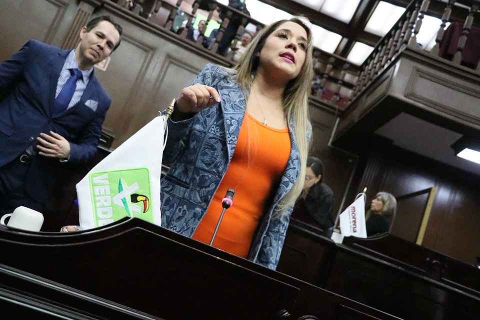 Llama Xóchitl Ruiz a dignificar condiciones laborales y garantizar respaldo a familias de policías caídos Llama Xóchitl Ruiz a dignificar condiciones laborales y garantizar respaldo a familias de policías caídos
