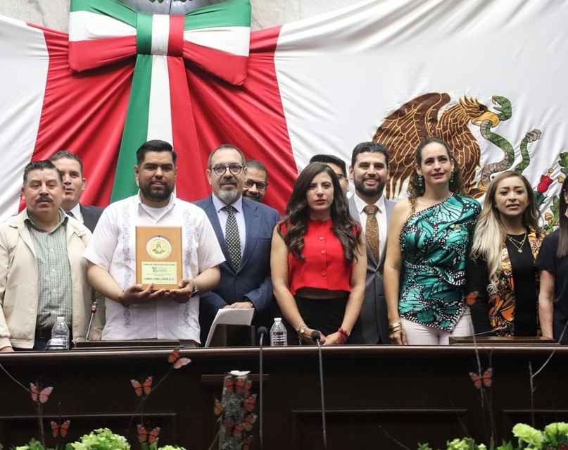 Tras entrega de Reconocimiento al Mérito Ambiental, Octavio Ocampo remarca que ambientalistas necesitan acompañamiento y recursos públicos Tras entrega de Reconocimiento al Mérito Ambiental, Octavio Ocampo remarca que ambientalistas necesitan acompañamiento y recursos públicos