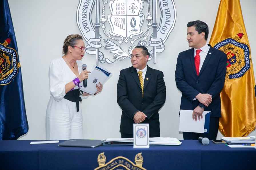 José Herrera Camacho, nuevo director del IIAF; Yarabí Ávila le toma protesta José Herrera Camacho, nuevo director del IIAF; Yarabí Ávila le toma protesta
