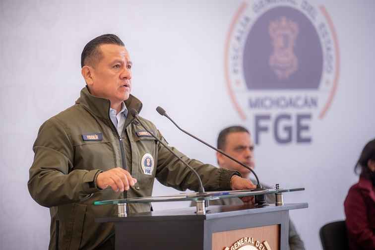 FGE alista recompensa para localizar a exjefe de escoltas de Carlos Manzo FGE alista recompensa para localizar a exjefe de escoltas de Carlos Manzo