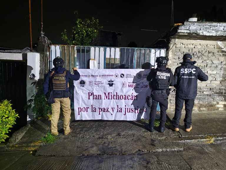 En cateo realizado en Morelia, FGE asegura narcótico e indicios relacionados con investigaciones por extorsión En cateo realizado en Morelia, FGE asegura narcótico e indicios relacionados con investigaciones por extorsión