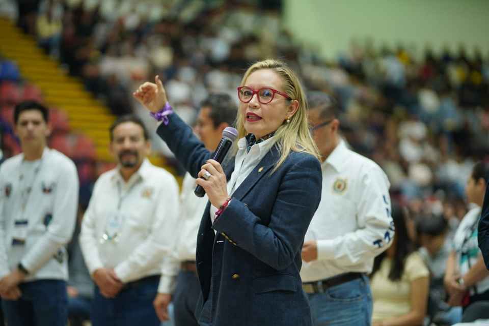 A creer en sí mismos, invitó Yarabí Ávila a aspirantes que realizan el examen de admisión a la UMSNH A creer en sí mismos, invitó Yarabí Ávila a aspirantes que realizan el examen de admisión a la UMSNH