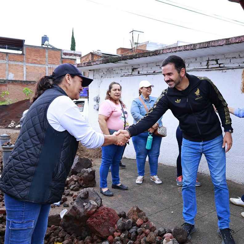 Yankel Benítez supervisa pavimentación en colonia Arboledas Yankel Benítez supervisa pavimentación en colonia Arboledas