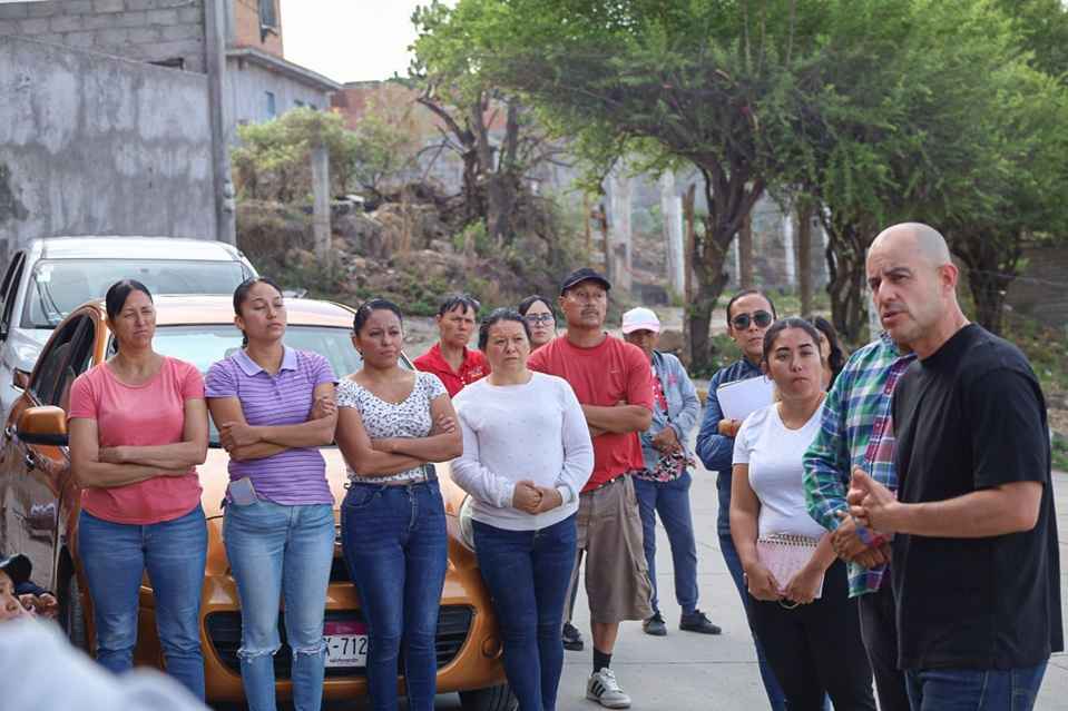 Adolfo Torres refrenda compromiso de atención directa con habitantes de El Durazno Adolfo Torres refrenda compromiso de atención directa con habitantes de El Durazno