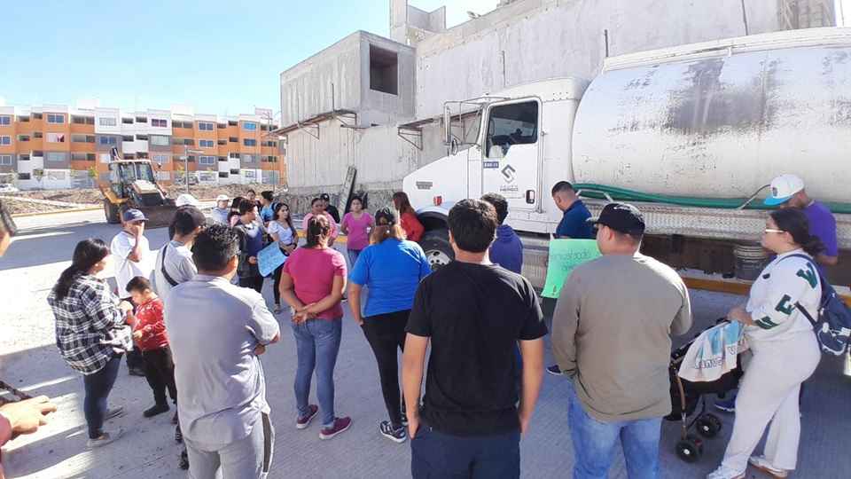 Vecinos de Villas Oriente denuncian falta de agua, inseguridad y fallas en viviendas Vecinos de Villas Oriente denuncian falta de agua, inseguridad y fallas en viviendas