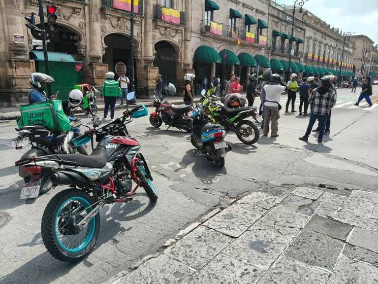 Conductores de plataformas alzan la voz tras muerte de Fabian, joven atropellado en Morelia Conductores de plataformas alzan la voz tras muerte de Fabian, joven atropellado en Morelia