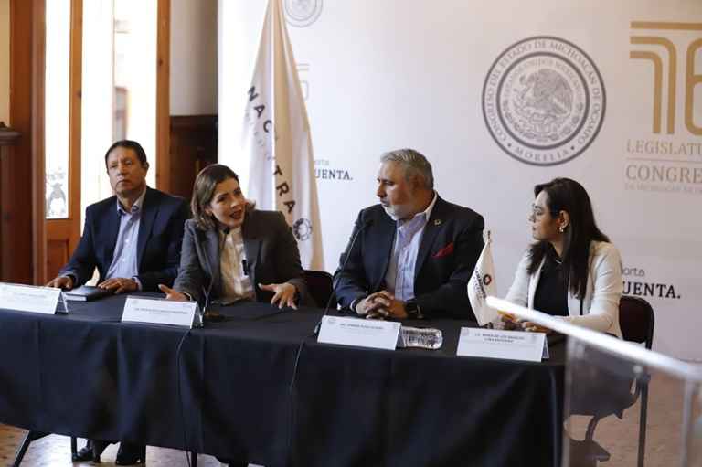 Inaugura diputada Brisa Arroyo el taller “Proceso Legislativo y Elaboración de Iniciativas” Inaugura diputada Brisa Arroyo el taller “Proceso Legislativo y Elaboración de Iniciativas”
