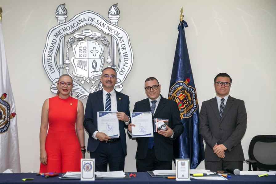 Andrés Raya y Héctor García, nuevos directores de las facultades de Atención Integral en Ciencias de la Salud y de Bellas Artes Andrés Raya y Héctor García, nuevos directores de las facultades de Atención Integral en Ciencias de la Salud y de Bellas Artes