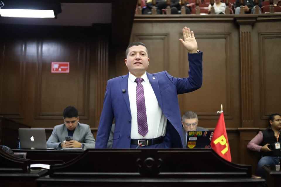 Vicente Gómez propone legislar sobre la violencia digital Vicente Gómez propone legislar sobre la violencia digital