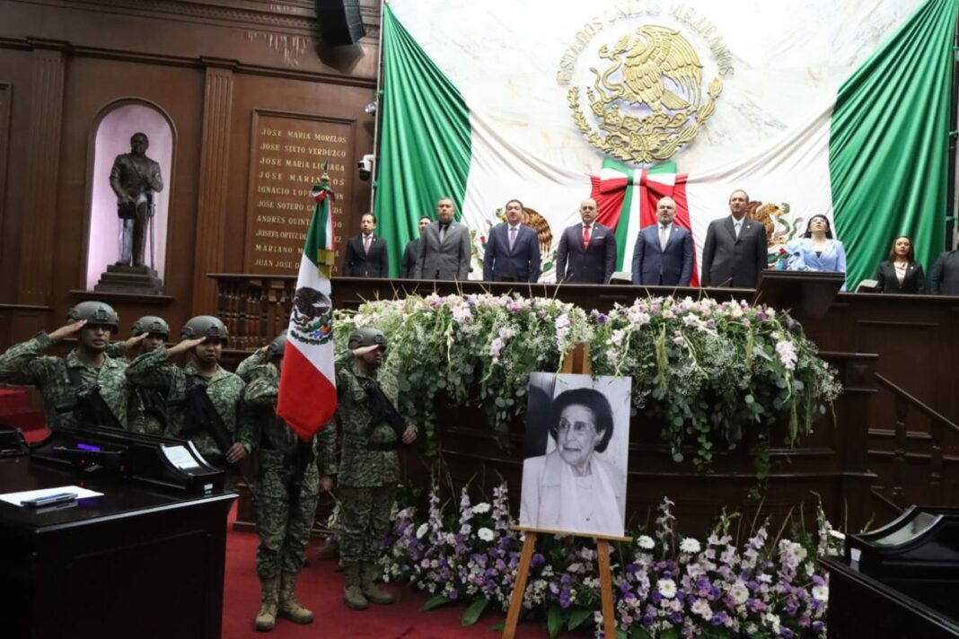 Reconoce Congreso local trayectoria de Amalia Solórzano con letras doradas en recinto legislativo Reconoce Congreso local trayectoria de Amalia Solórzano con letras doradas en recinto legislativo