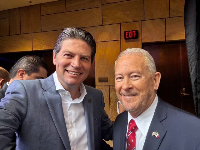 Alfonso Martínez Alcázar, invitado especial a la ceremonia de aniversario de independencia de los Estados Unidos Alfonso Martínez Alcázar, invitado especial a la ceremonia de aniversario de independencia de los Estados Unidos