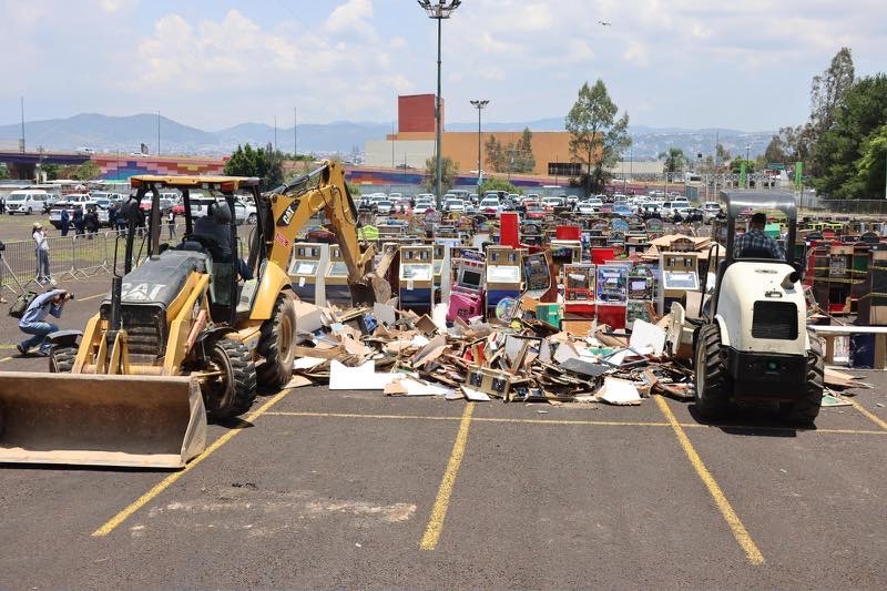 Fiscalía destruye 721 máquinas tragamonedas utilizadas como fuente de financiamiento ilícito Fiscalía destruye 721 máquinas tragamonedas utilizadas como fuente de financiamiento ilícito