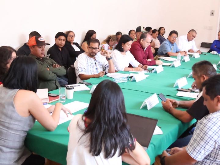 Eréndira Isauro y Conrado Paz, de la Comisión de Derechos Indígenas y Afroamexicanos, se reúnen con integrantes de comunidades del estado Eréndira Isauro y Conrado Paz, de la Comisión de Derechos Indígenas y Afroamexicanos, se reúnen con integrantes de comunidades del estado
