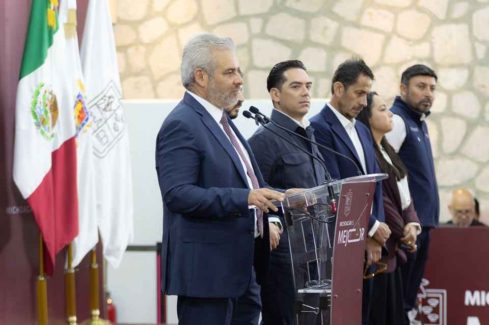 Bedolla insiste en desaparecer policías municipales; Morelia responde que faltan recursos, no voluntad Bedolla insiste en desaparecer policías municipales; Morelia responde que faltan recursos, no voluntad