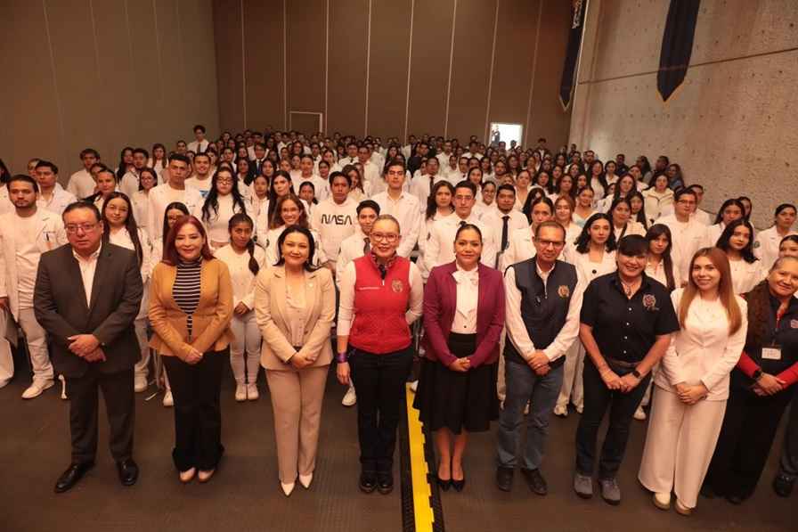 Cuentan con la Universidad Michoacana durante su servicio social, señala rectora a egresados de Odontología Cuentan con la Universidad Michoacana durante su servicio social, señala rectora a egresados de Odontología