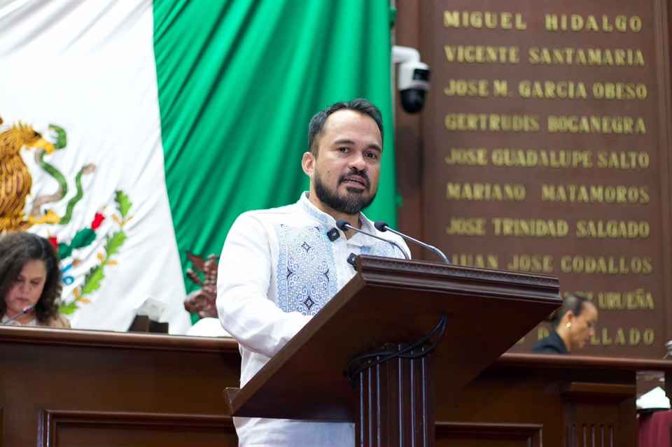 Propone Hugo Rangel recuperar el espacio público para garantizar un transporte colectivo seguro y eficiente Propone Hugo Rangel recuperar el espacio público para garantizar un transporte colectivo seguro y eficiente