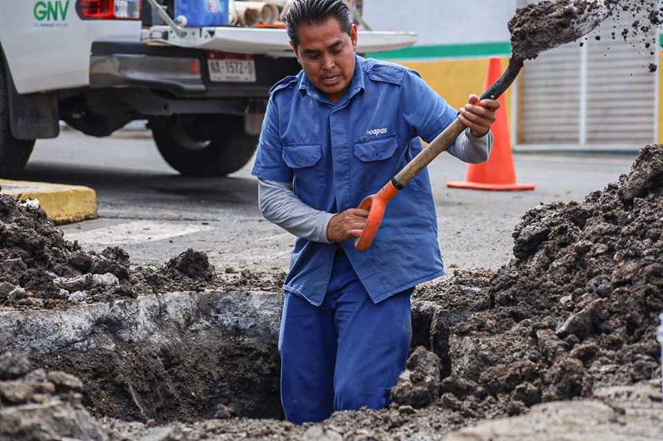 Ooapas atiende reportes de fugas en el Sector Revolución Ooapas atiende reportes de fugas en el Sector Revolución