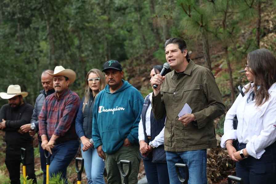 Encabeza Alfonso Martínez jornada de reforestación en Morelia Encabeza Alfonso Martínez jornada de reforestación en Morelia