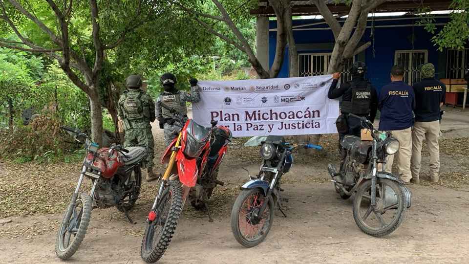FGE asegura cámaras parásitas, equipo táctico, piezas de arma de fuego y motocicletas en operativos interinstitucionales FGE asegura cámaras parásitas, equipo táctico, piezas de arma de fuego y motocicletas en operativos interinstitucionales
